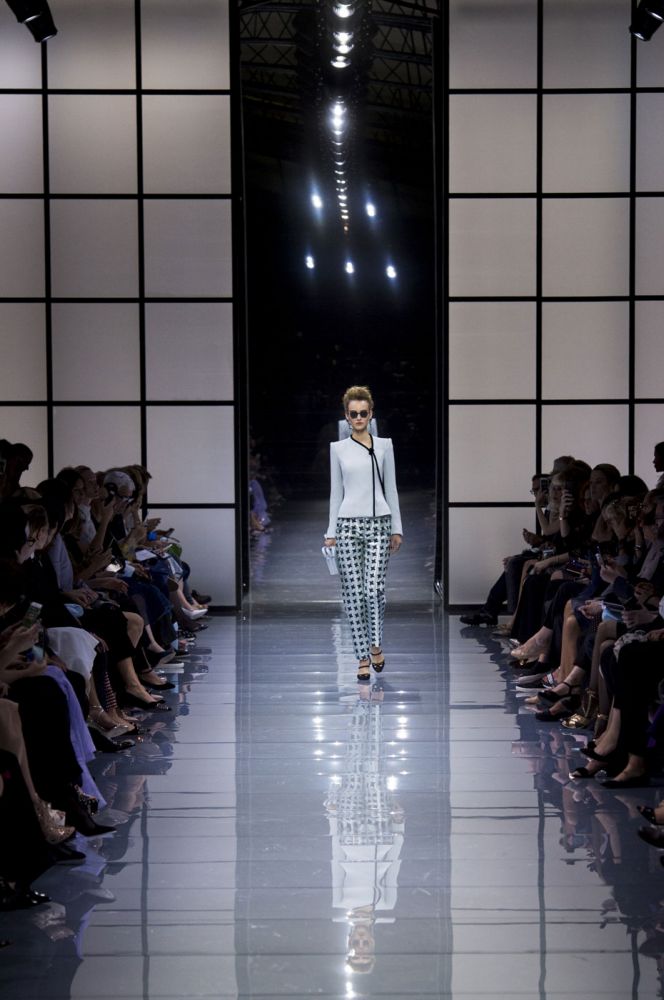 Haute Couture, Παρίσι: θηλυκότητα μυστηρίου